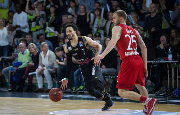 德建设敲响 德建设敲响