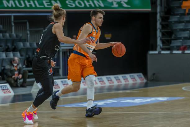 联重新审视 联重新审视